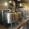 Attrezzatura per la produzione di birra artigianale automatica / semiautomatica da 1000 litri a 3 vasi per il sistema di schiacciamento della birra in vendita