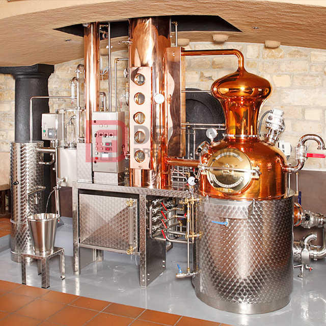 Attrezzatura per la distillazione della colonna di rame del distillatore di gin del whisky 500L 600L 1000L DEGONG