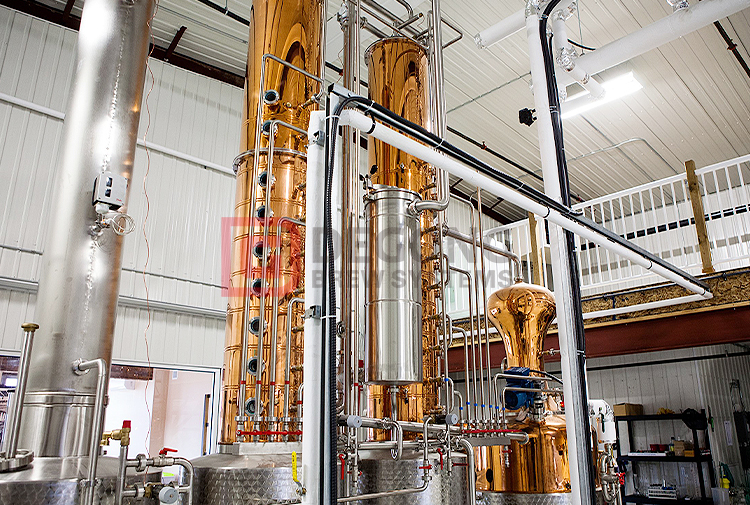 Applicazione delle apparecchiature di distillazione nella formazione di alcol