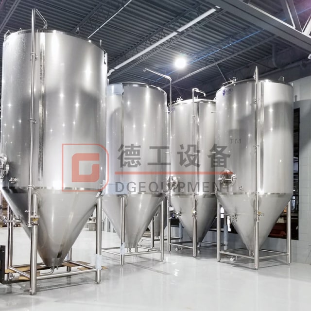 Fermentatori BBT della fabbrica di birra della birra dell'acciaio inossidabile 304 15hl con il riscaldamento a vapore da vendere