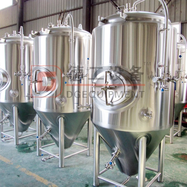 Fornire il serbatoio di fermentazione 1000L Serbatoi per birrerie in acciaio inossidabile Fermentatore conico in poliuretano vicino a me