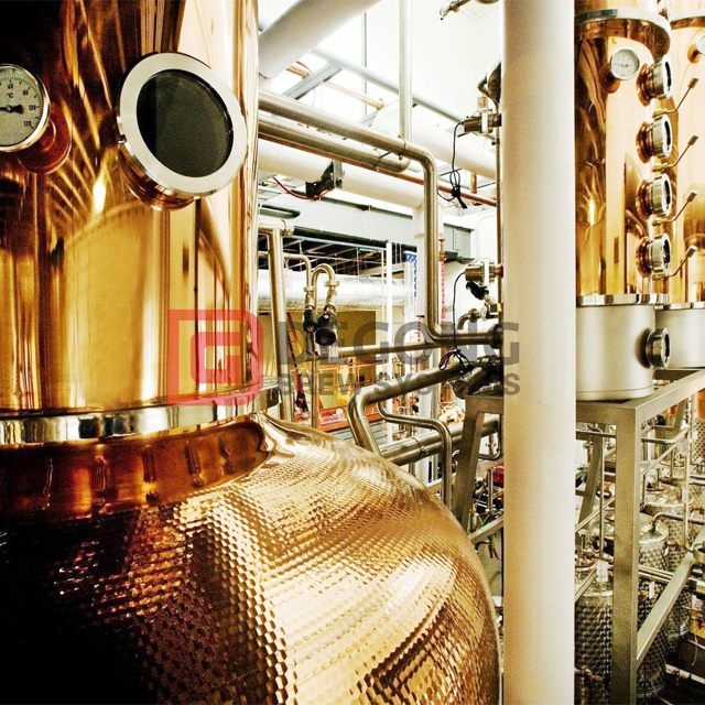 Linea di produzione di alcol per apparecchiature di distillazione industriale 1000L con apparecchiature per distilleria di vodka Whisky