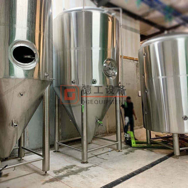 Serbatoio di fermentazione in acciaio inossidabile con fermentatori conici Unitank con camicia di raffreddamento 10HL-50HL