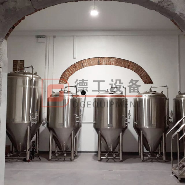 L'allestimento del birrificio costa 500 galloni di attrezzatura per la produzione di birra schiacciamento e fermentazione