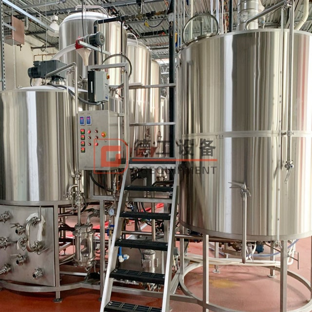 L'attrezzatura del birrificio 7bbl per l'allestimento del ristorante brewpub costa l'attrezzatura per la birra artigianale