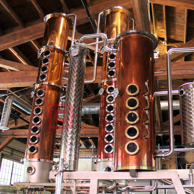 Attrezzatura di distillazione dell'alcool del gin della vodka del whiskey del whisky di rame del distillatore della colonna 200L-5000L